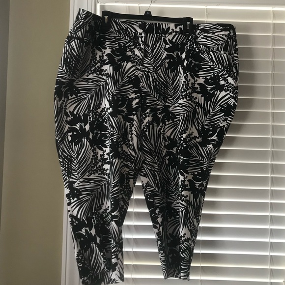 Lane Bryant patterned capris - Picture 1 of 1